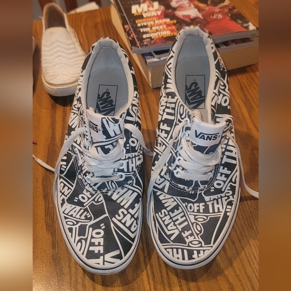 Mens size 8.5 Van's Era iconic script skates. - Picture 3 of 9